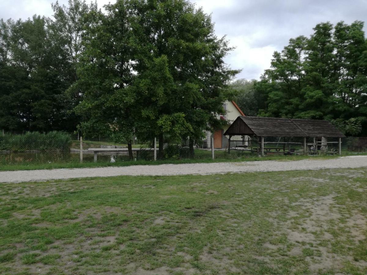 Agrowczasy Nad Stawem Villa Gartatowice Bagian luar foto